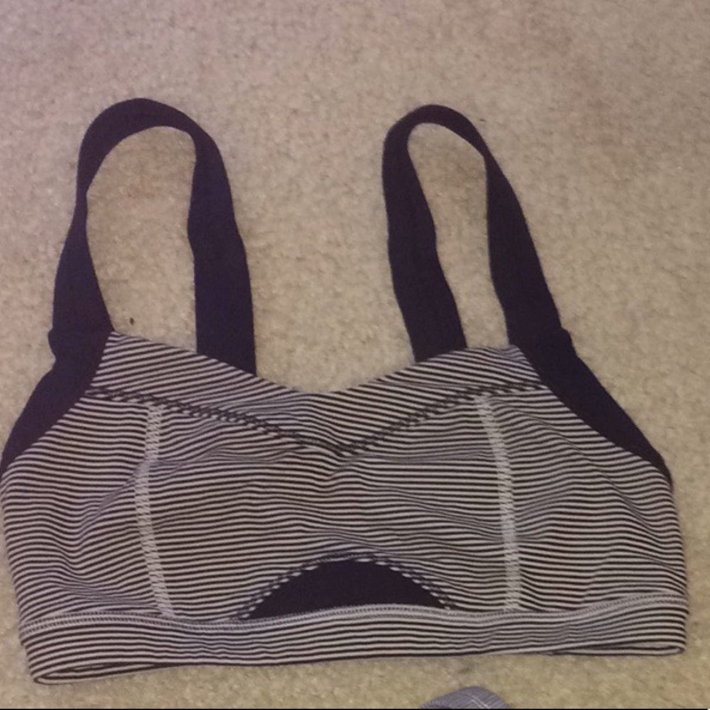 Lululemon sports bra